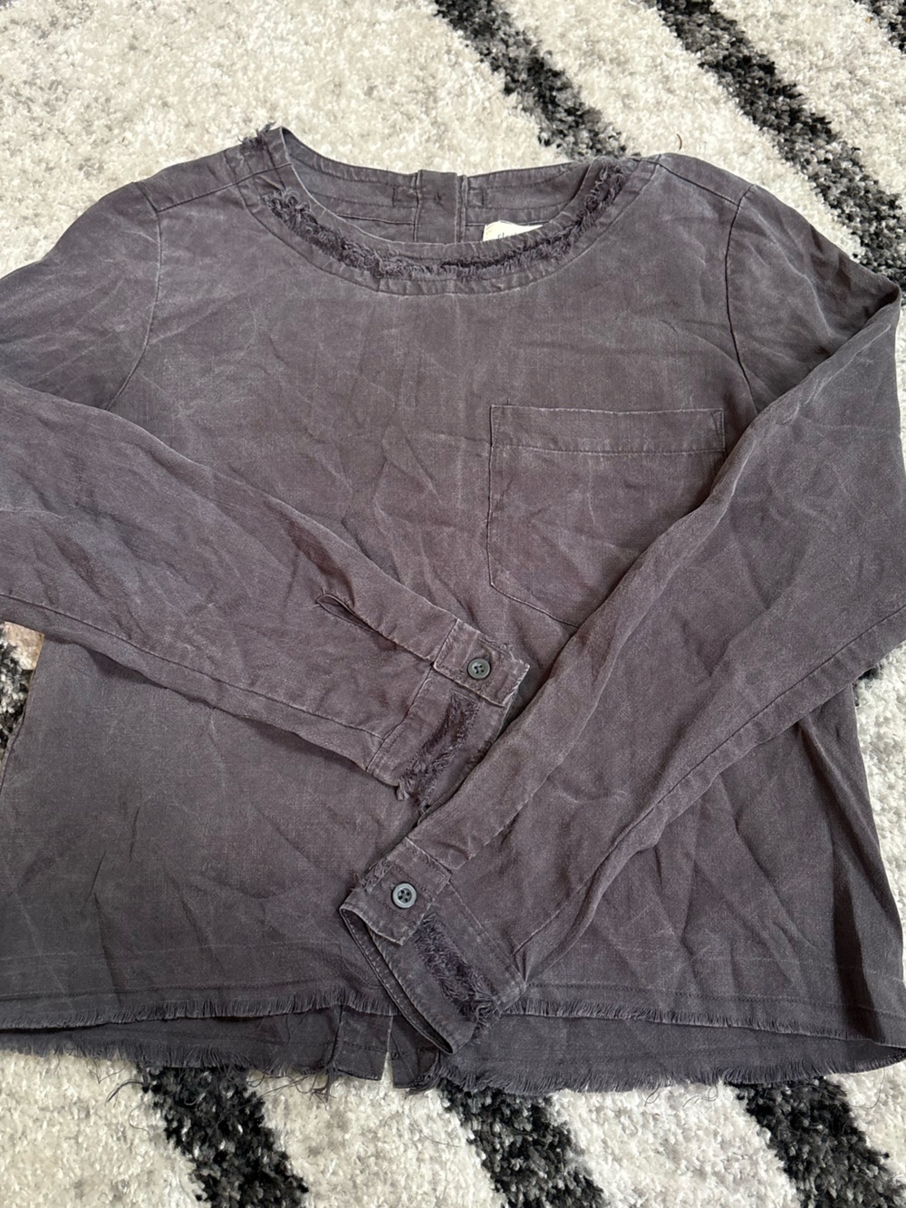 Cloth & stone Women's Washed denim Long-Sleeve Pocket Top - Charcoal